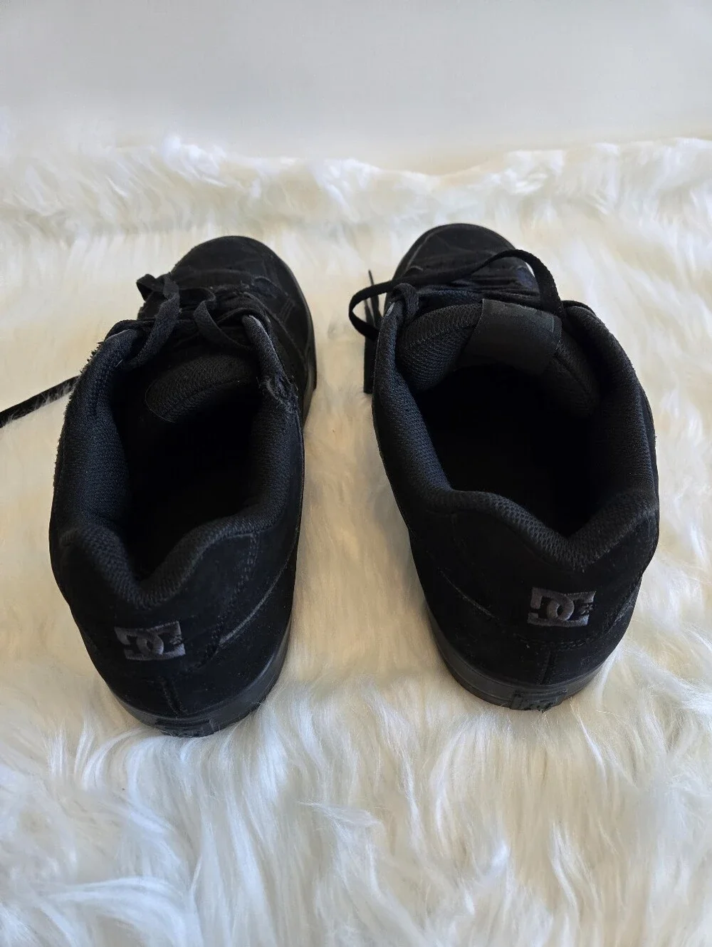 DC Pure Black Suede Skate Shoes Men's Size 12 Low Top Skateboarding Sneakers